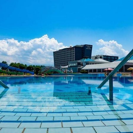 萨拉热窝山会议及温泉Spa酒店 Ilidža 外观 照片 The pool at the hotel