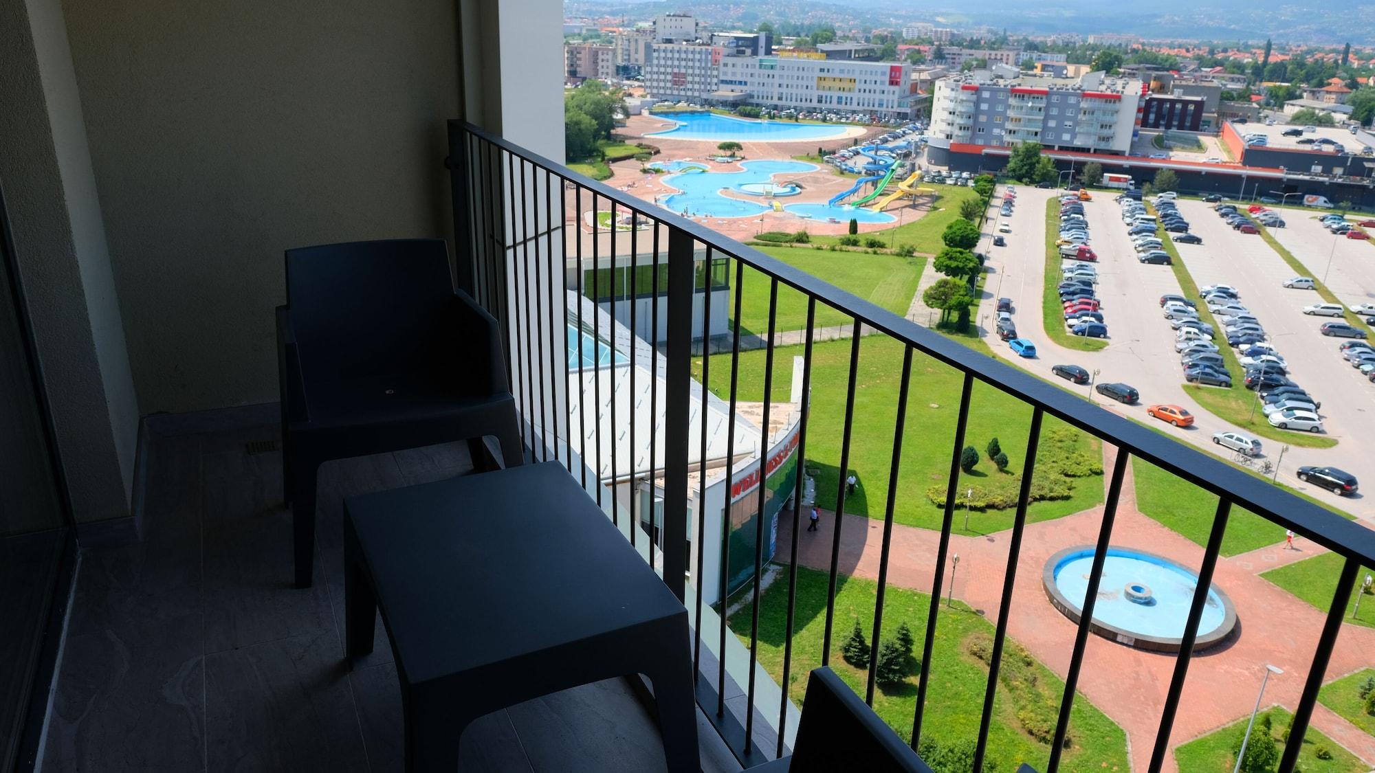 萨拉热窝山会议及温泉Spa酒店 Ilidža 外观 照片 A balcony