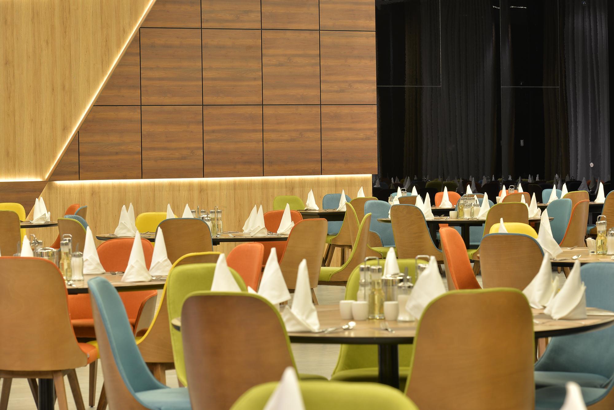 萨拉热窝山会议及温泉Spa酒店 Ilidža 外观 照片 The interior of the restaurant