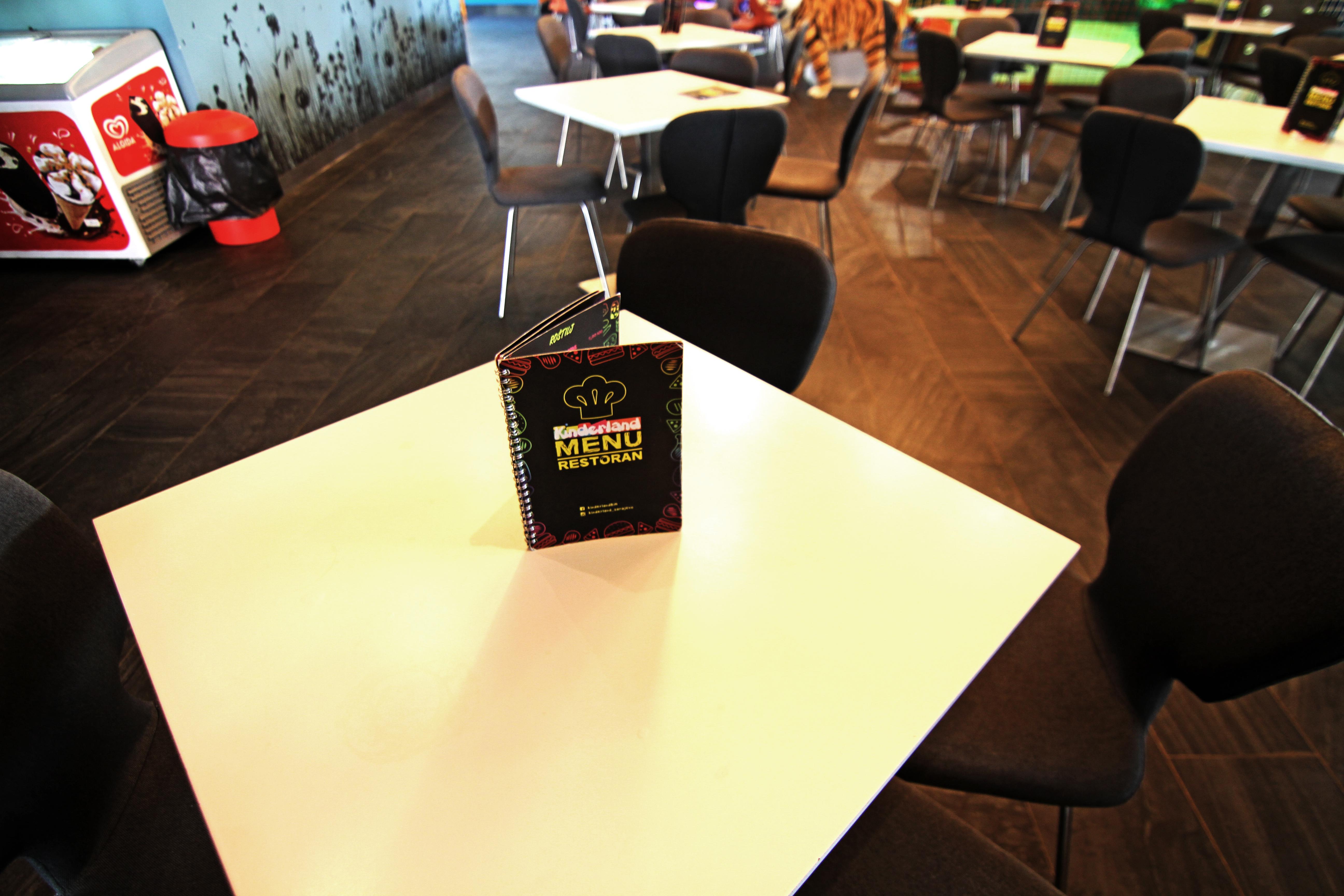 萨拉热窝山会议及温泉Spa酒店 Ilidža 外观 照片 A menu on a table