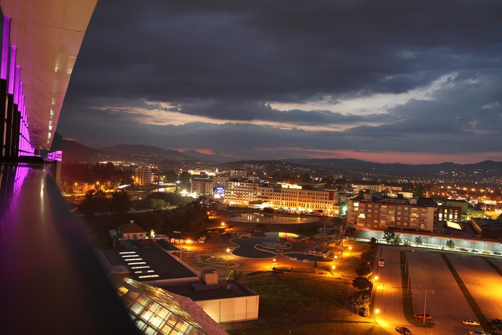 萨拉热窝山会议及温泉Spa酒店 Ilidža 外观 照片 View of the city from the hotel