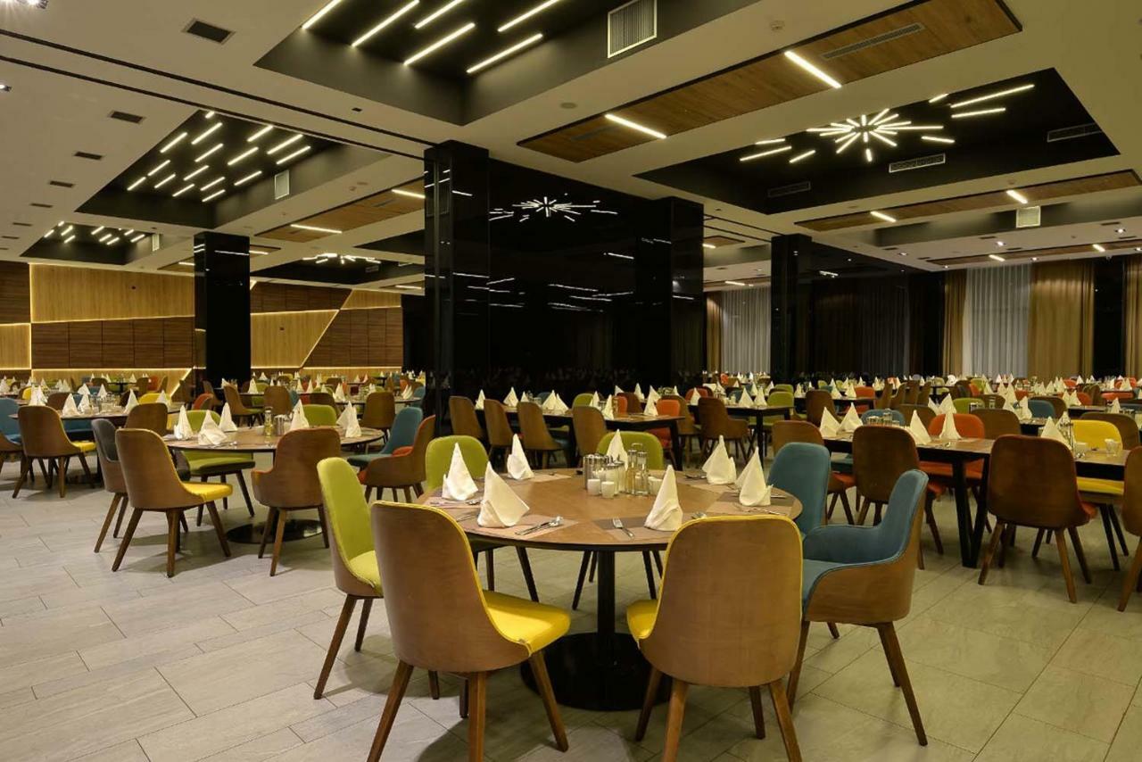 萨拉热窝山会议及温泉Spa酒店 Ilidža 外观 照片 The dining hall